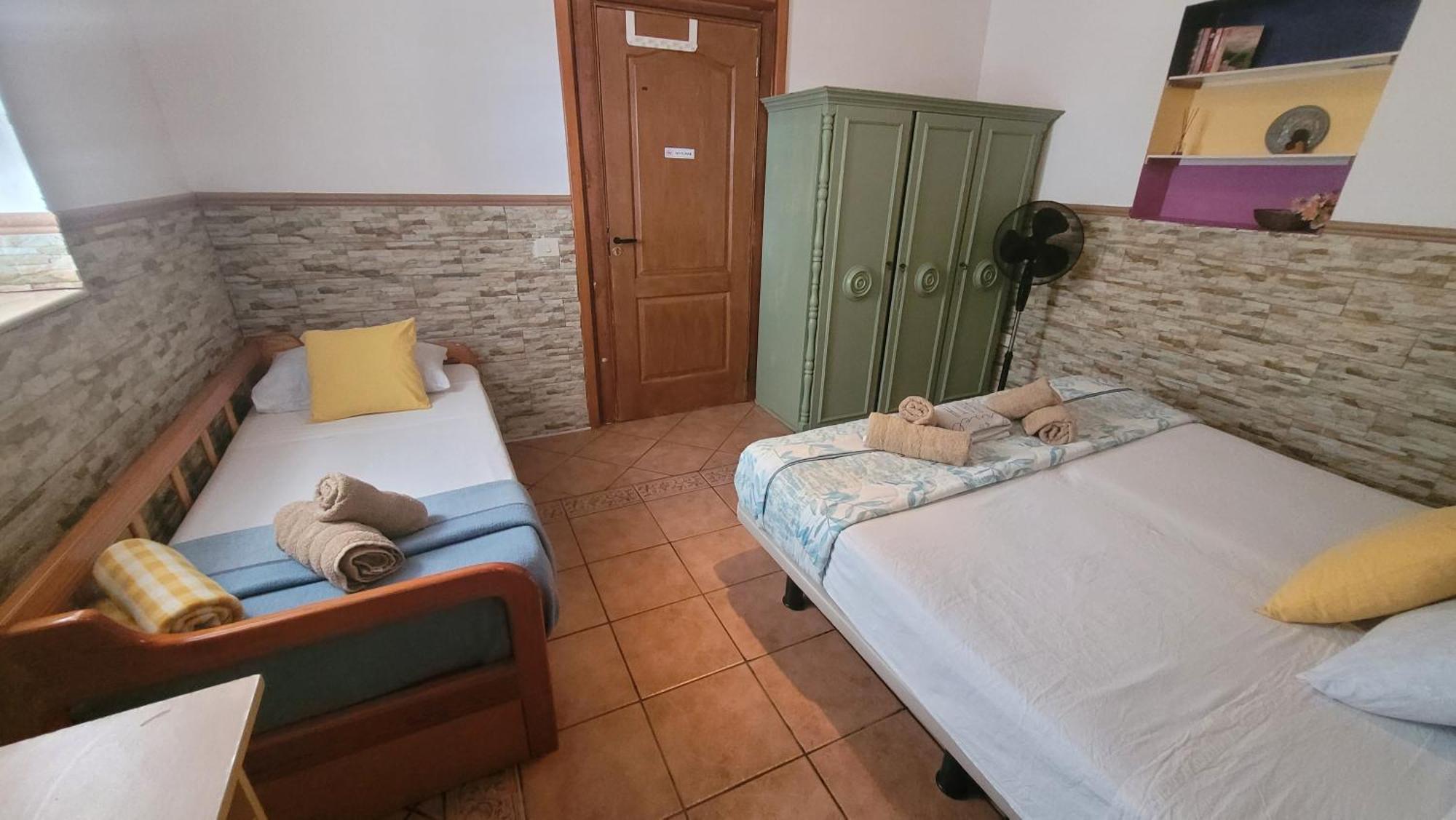 Eden Guesthouse Sardina Ruang foto