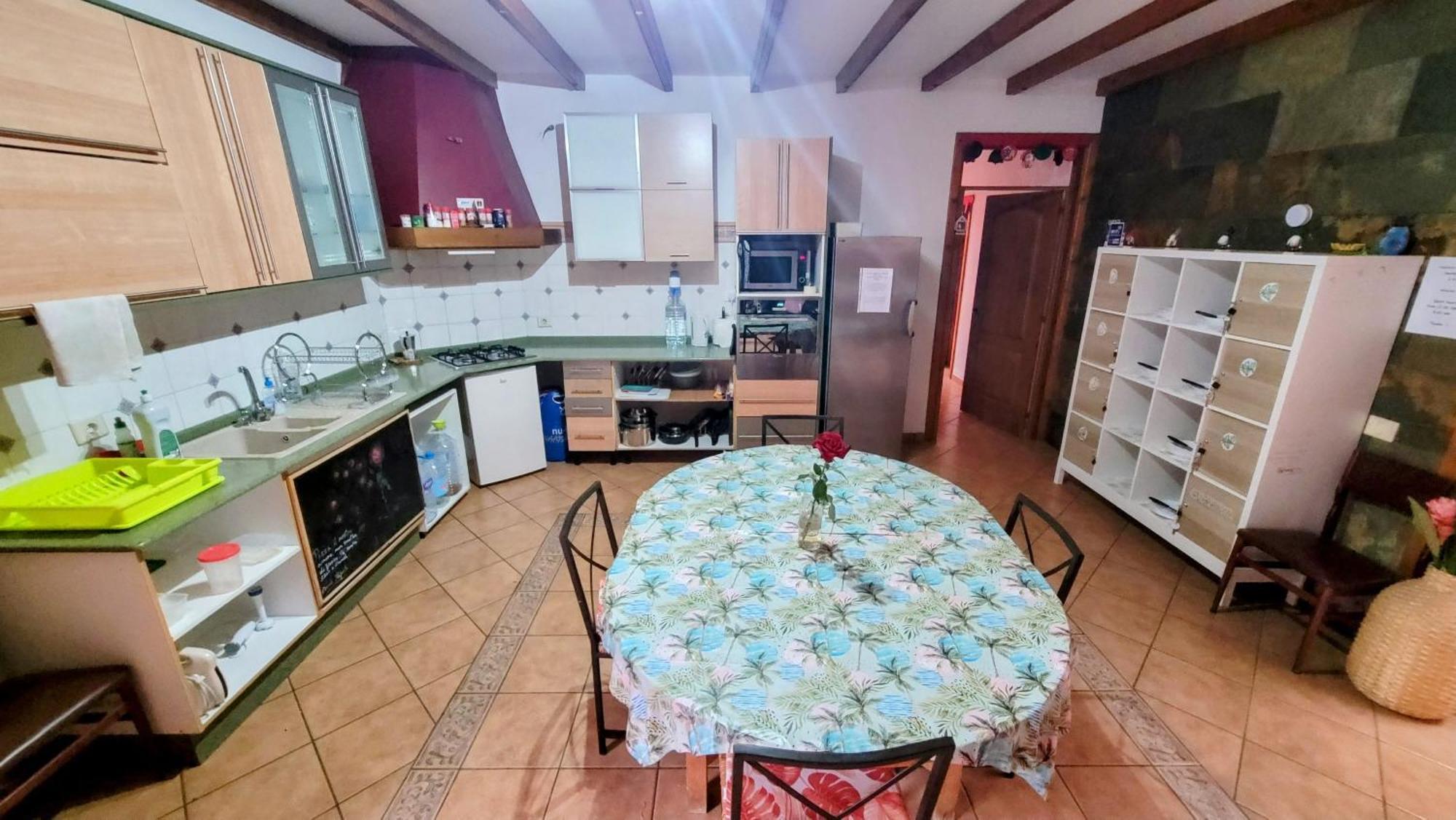 Eden Guesthouse Sardina Bagian luar foto