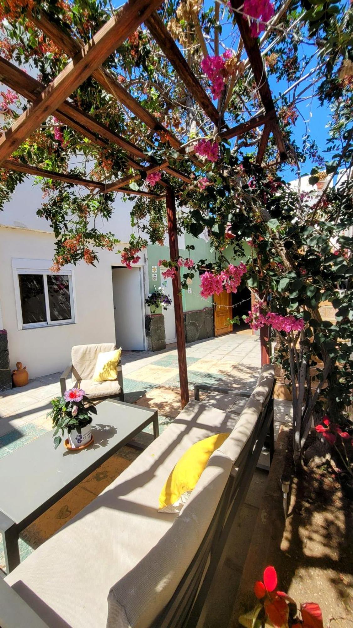 Eden Guesthouse Sardina Bagian luar foto