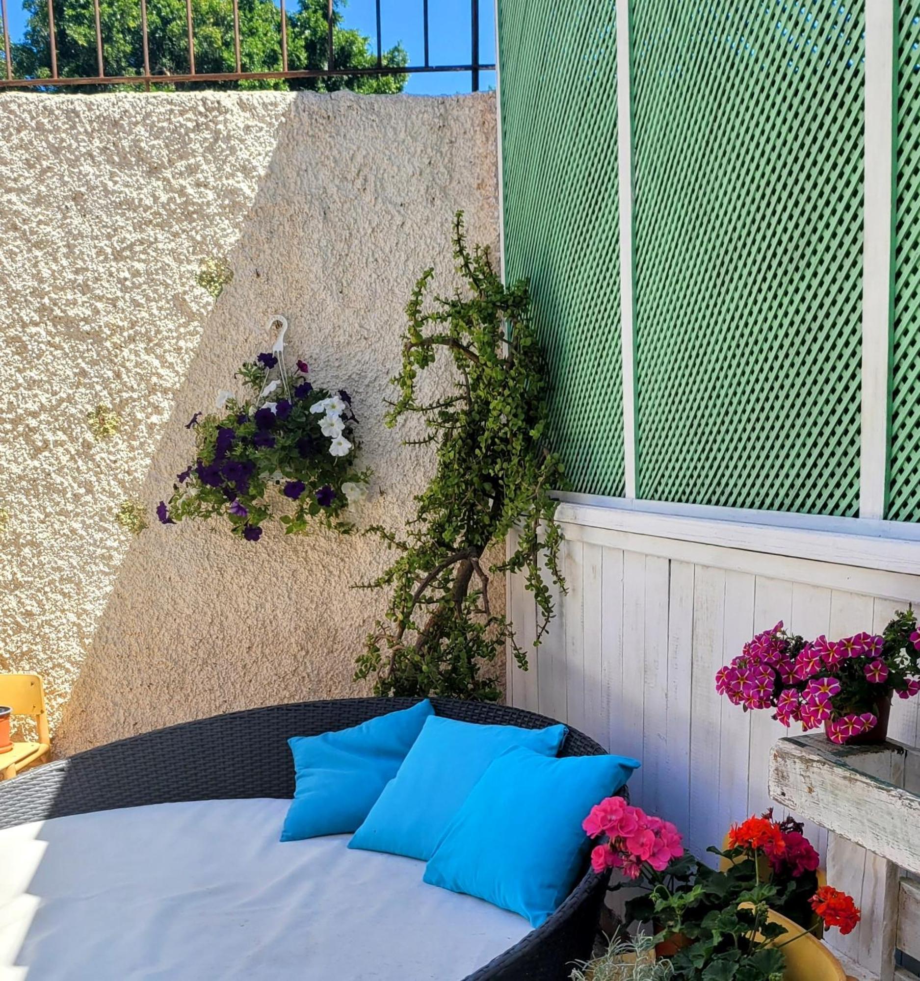 Eden Guesthouse Sardina Bagian luar foto